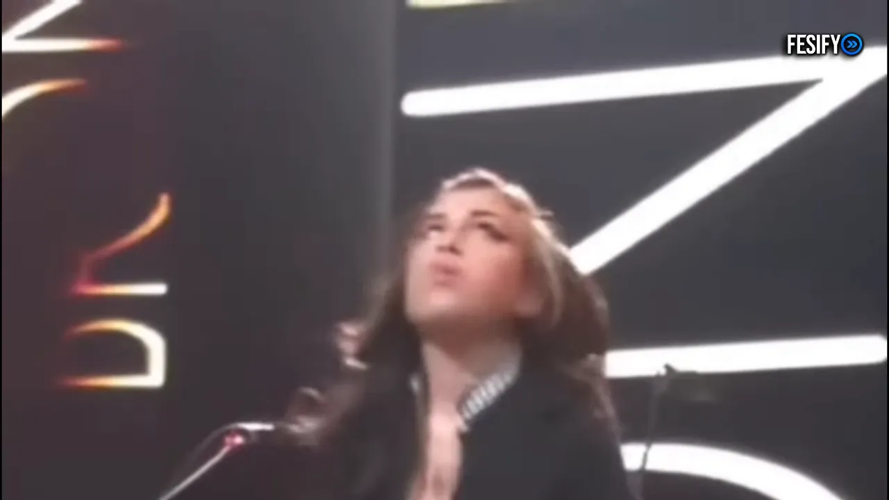 Amy dancing at the iTunes Festival days before her death