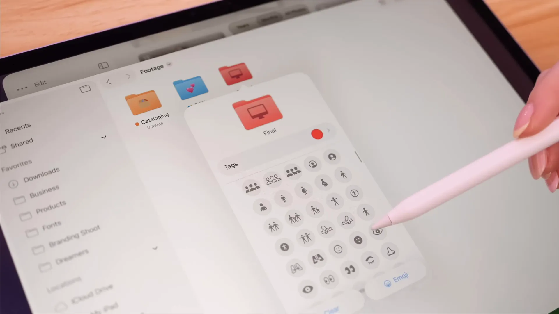 Files app showing resizable columns and colored folders with tags