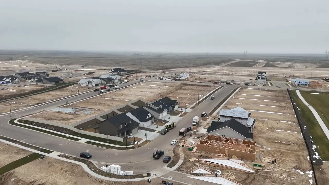 drone view of Mayfield Springs showing completed homes, streets and vacant lots
