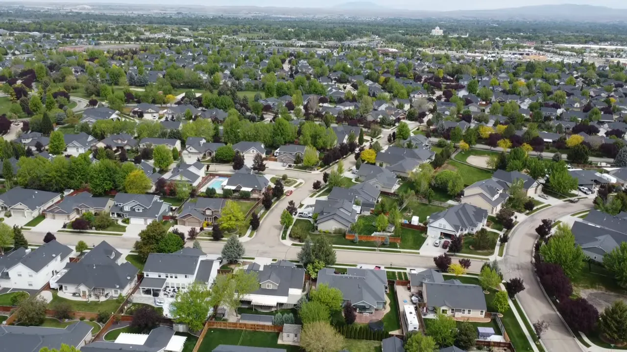 Typical Meridian neighborhood with HOA-maintained common area