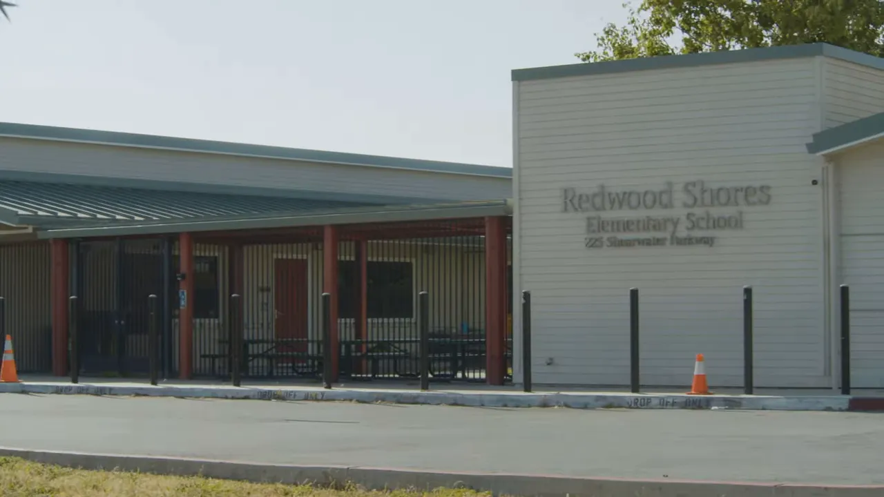 Redwood Shores Elementary School building sign in Redwood Shores