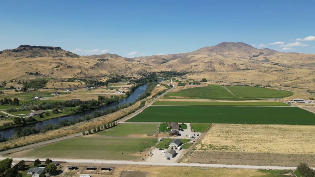 Hillside view demonstrating value of land near Emmett compared to other Treasure Valley suburbs