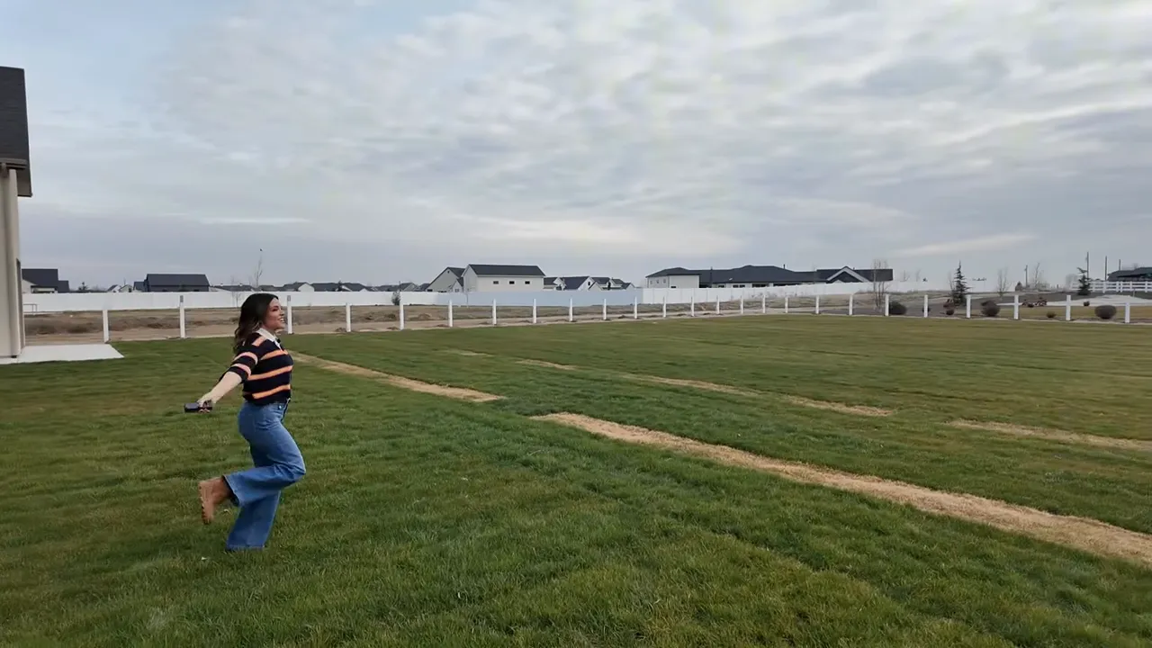 Broad view of open lawn and fence line behind a new construction home in Middleton Idaho