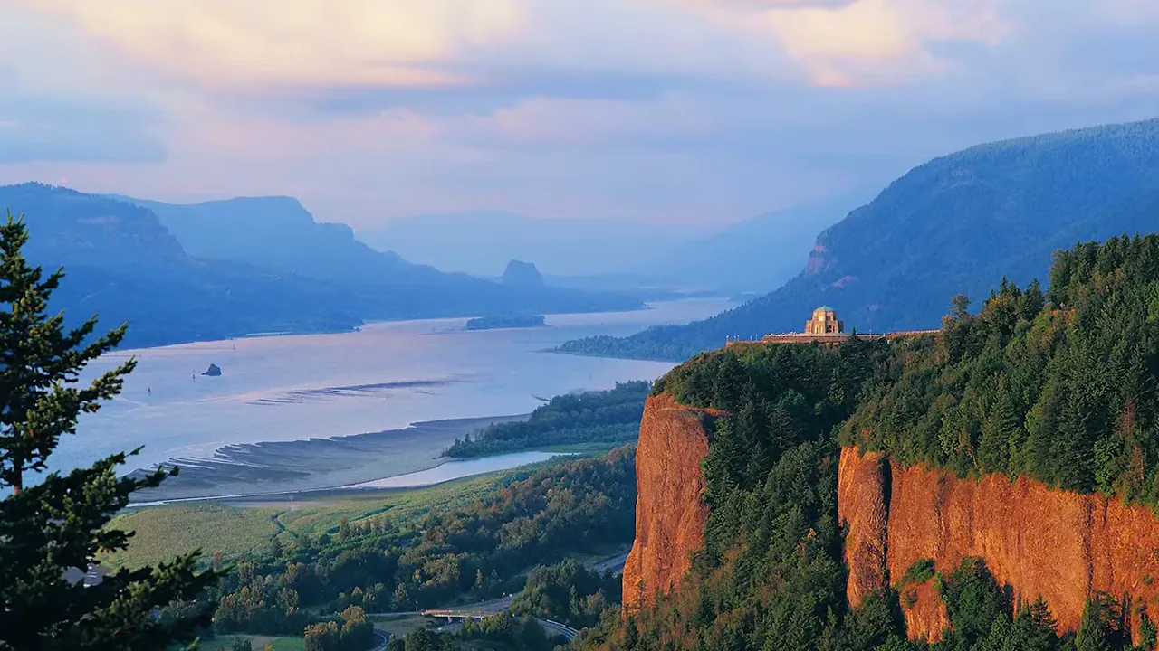 Columbia River Gorge cliffs and river landscape