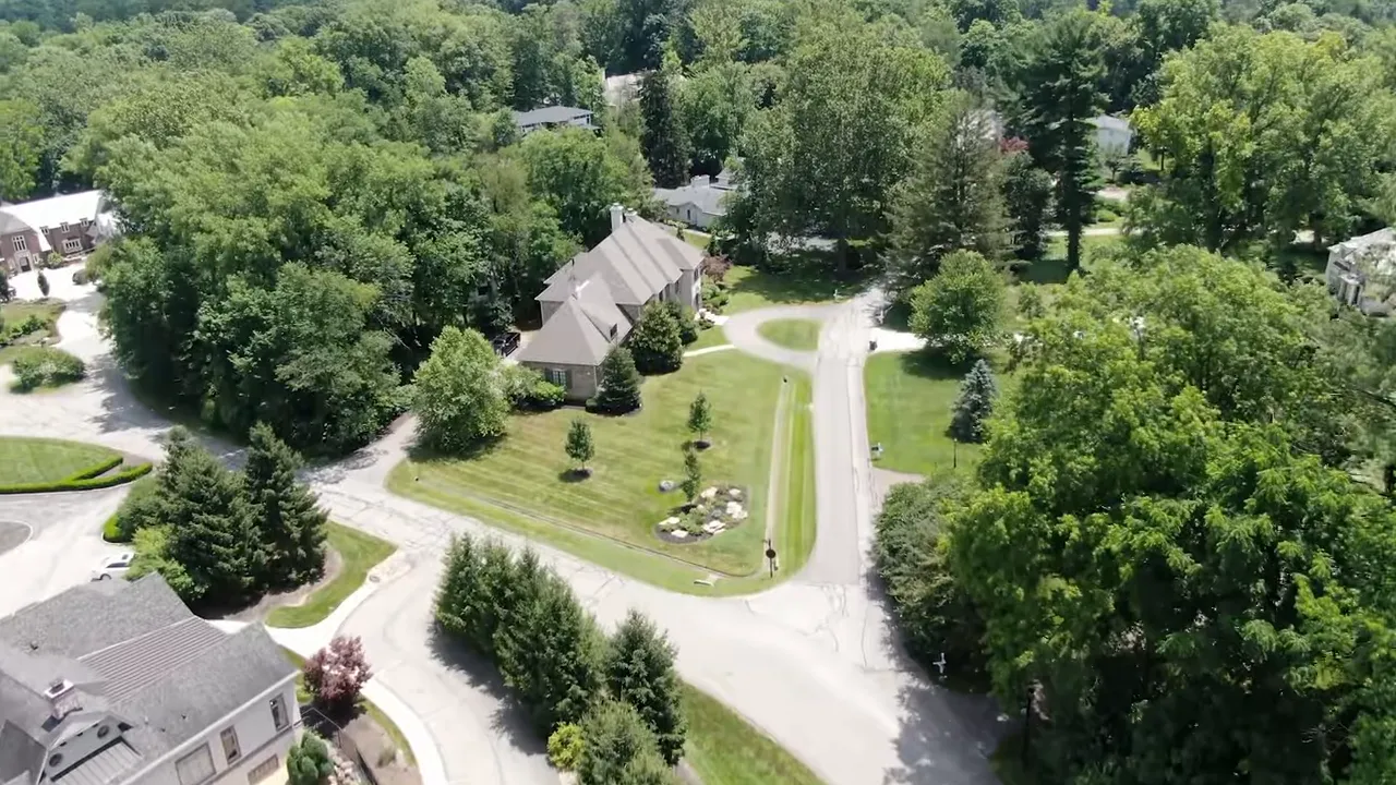 Gated or secluded property approach in Meridian Hills