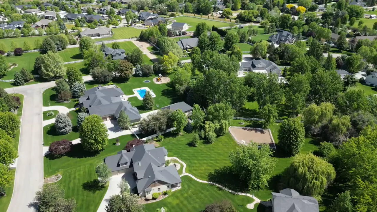 Large estate home with expansive lot in Eagle