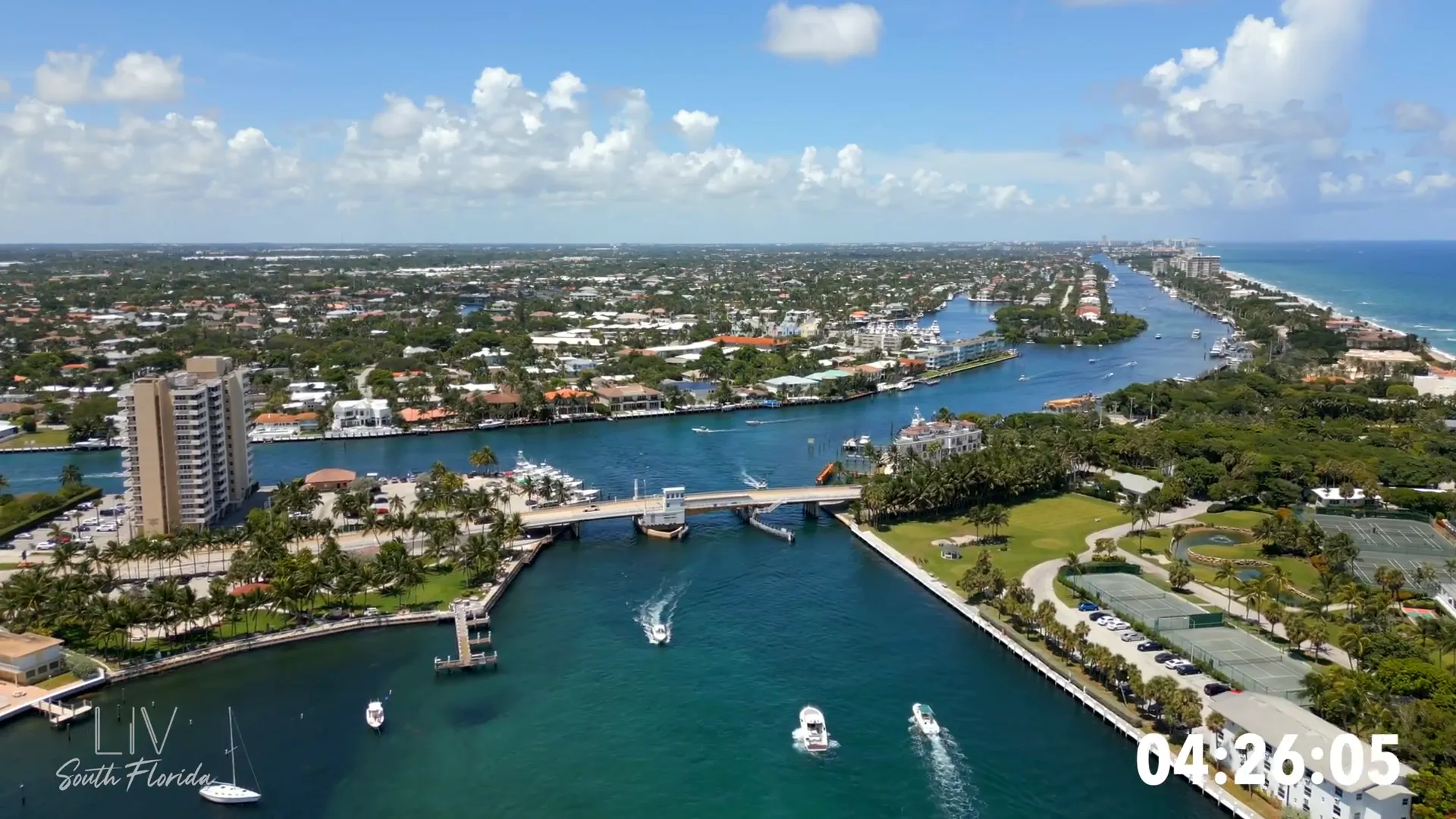 Canals and waterfront homes in Lighthouse Point designed for boating access