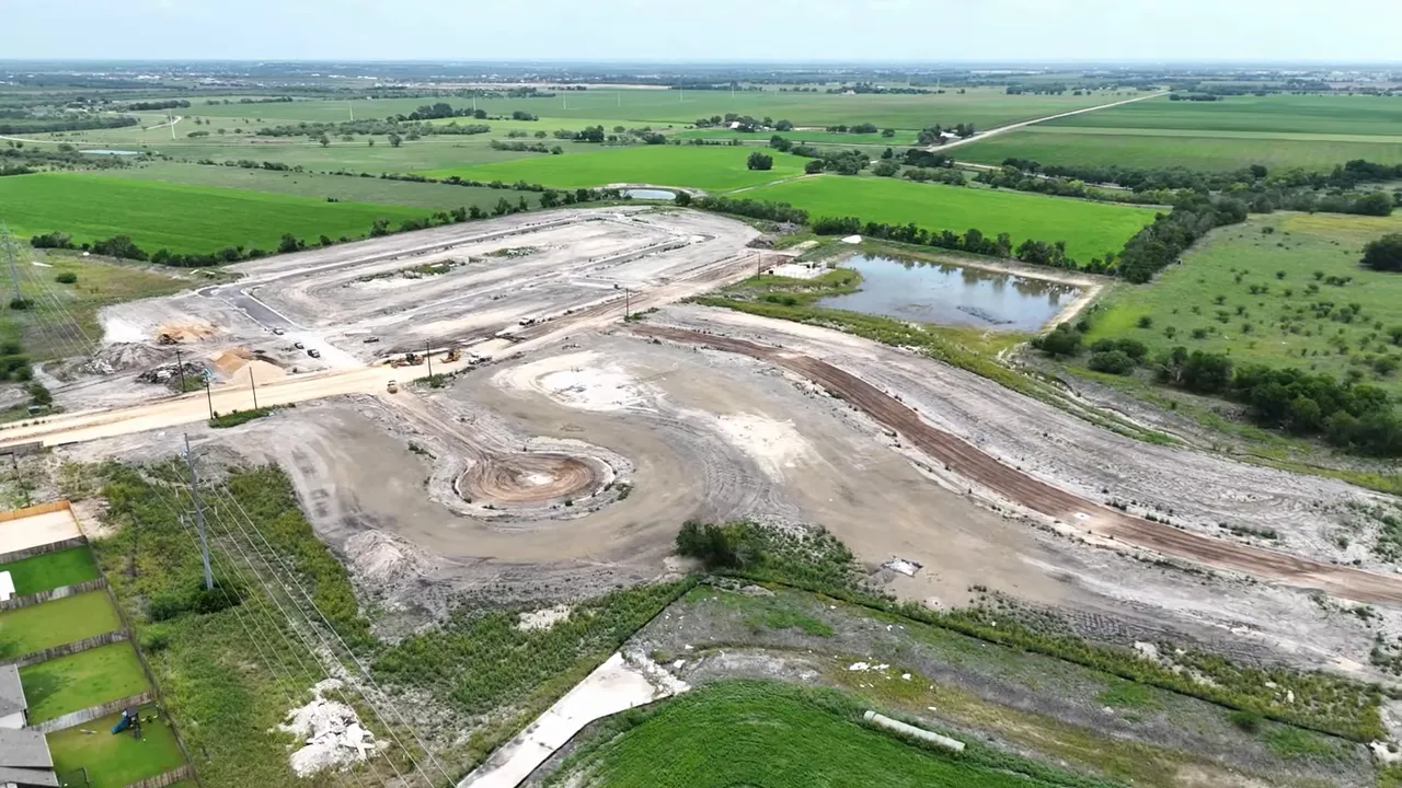 Builders betting on continued growth and future rate declines