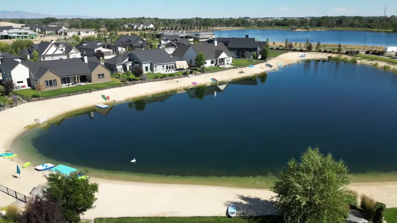 Star River Ranch waterside homes and trails
