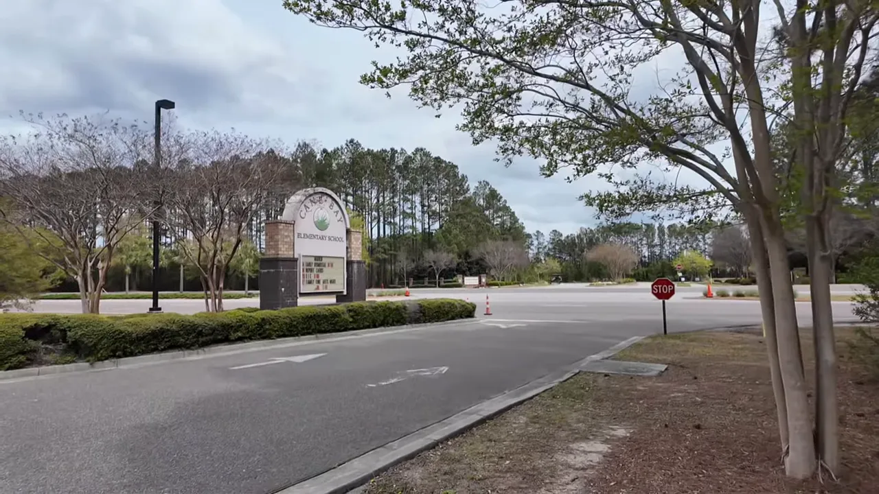 Elementary school drop-off lane with carpool lines