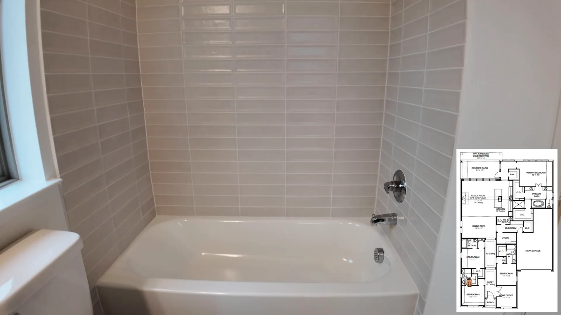 En suite bathroom with tub