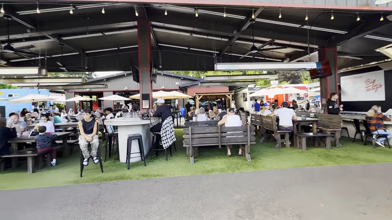 busy covered food cart in West Linn OR