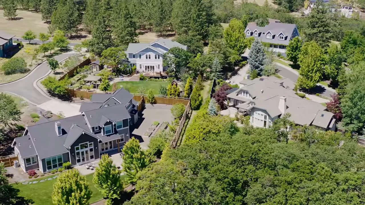 Forested rural homes with graphic showing more than ten miles from a fire station