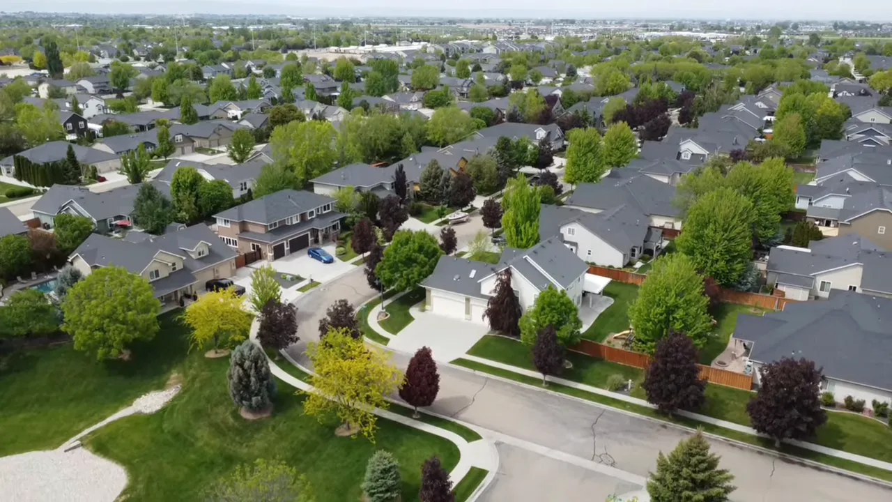 Hiking foothills and trails near Meridian