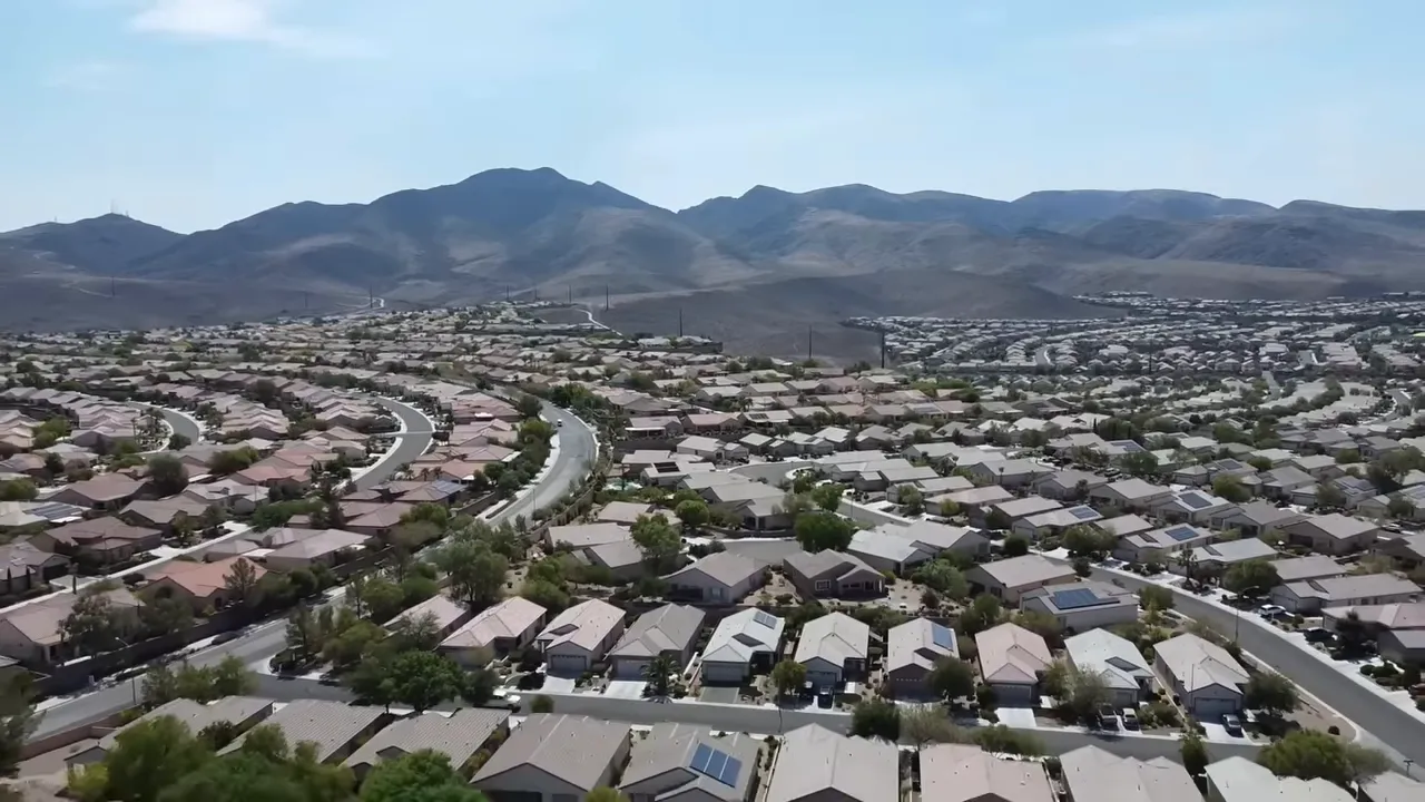 Southern California home with text showing a sale price range of 900000 to 1 million dollars