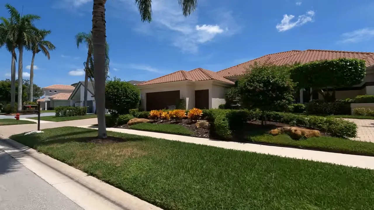Sunset over Bocaire clubhouse and golf course