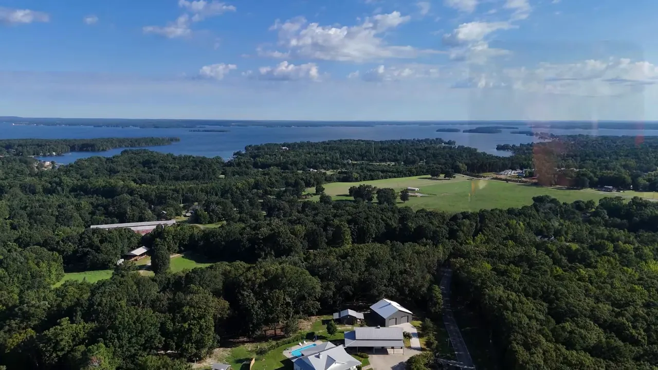 Acreage pricing examples and median comparisons across areas