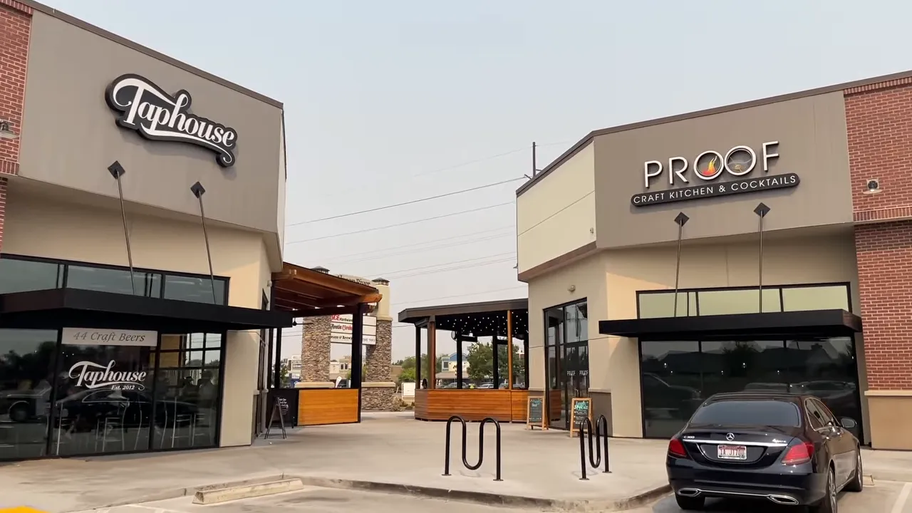 Proof craft kitchen and cocktails and TapHouse restaurant storefronts in Star Idaho