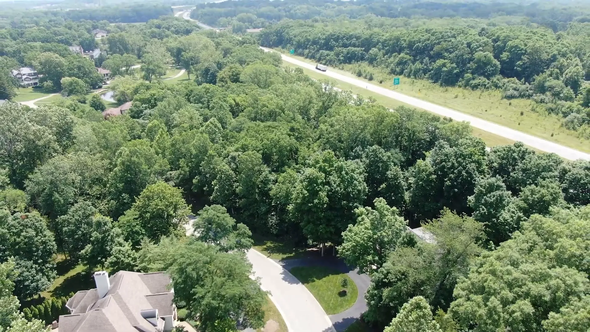 Luxury homes in a Zionsville neighborhood near highway