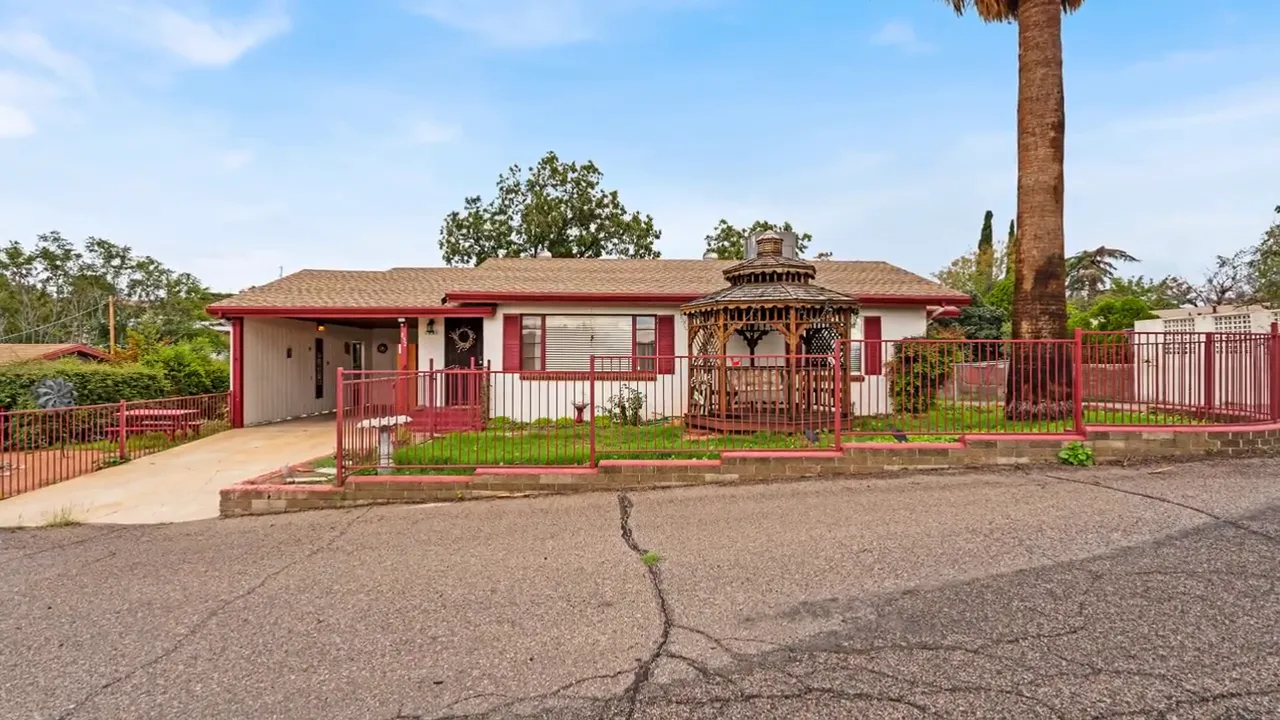 Front exterior view of 832 West Paxton Avenue home in Miami, Arizona