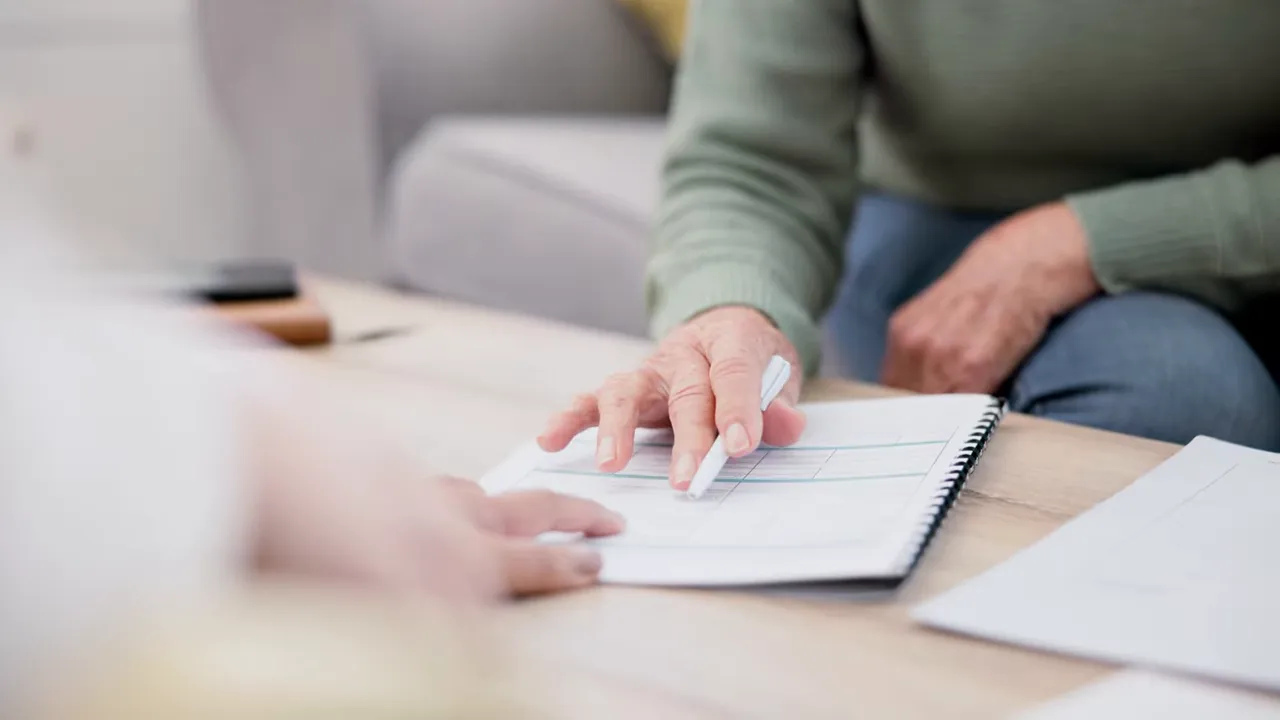 Graph indicating cash vs financed buyers for high-end properties