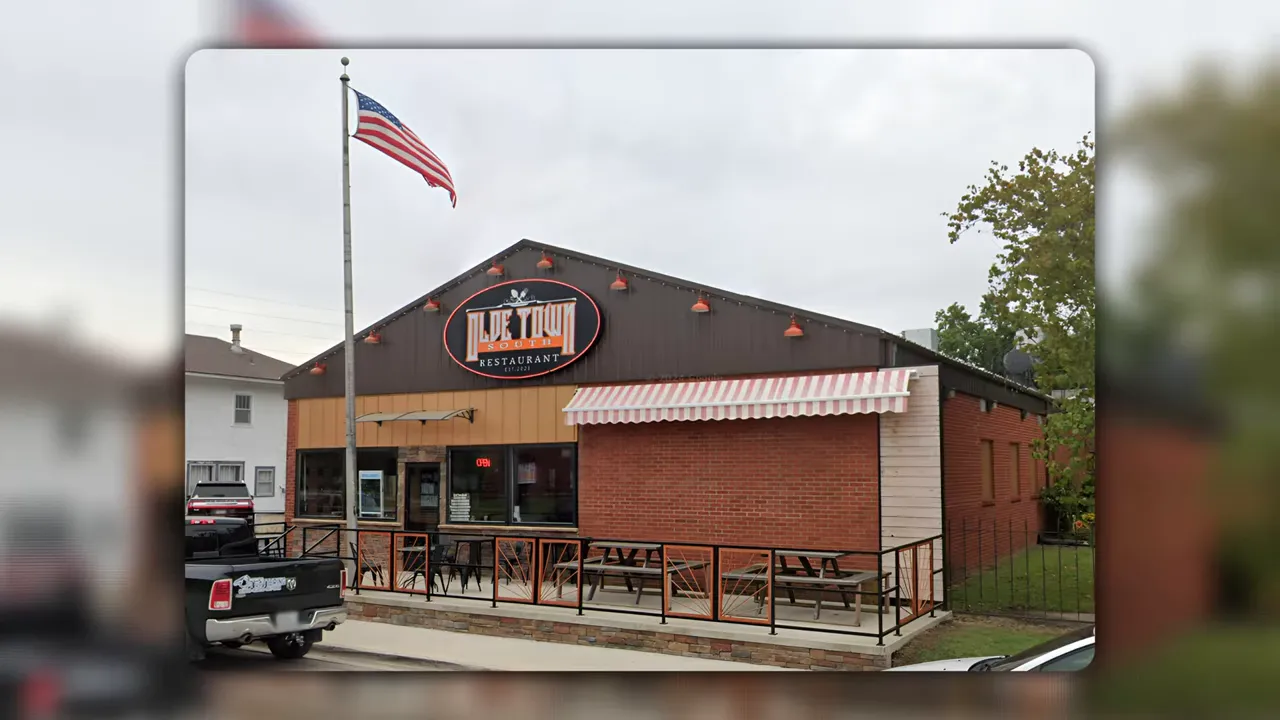 Brick restaurant building with a flag and front ramp entrance