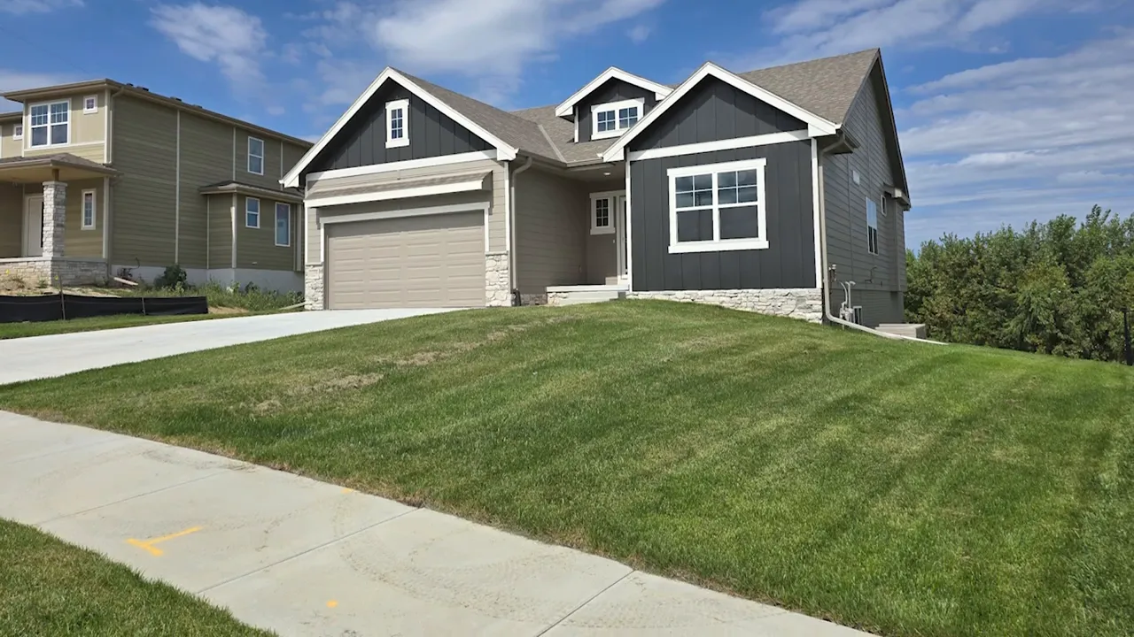 Single family home with wide front lawn and driveway