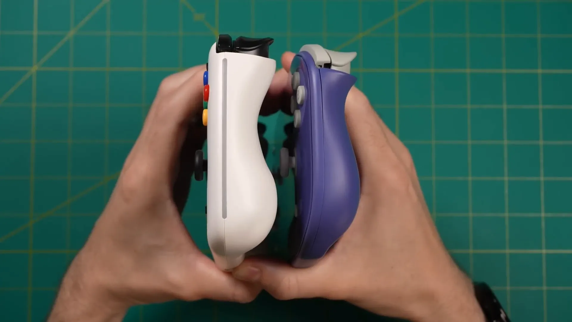 Side-by-side comparison of Odin 2 and Odin 2 Portal thickness