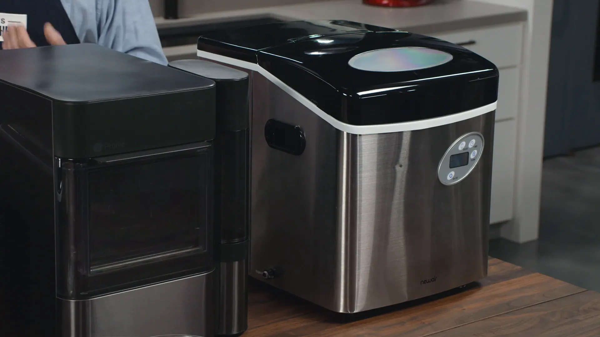 NewAir countertop ice maker, production champion