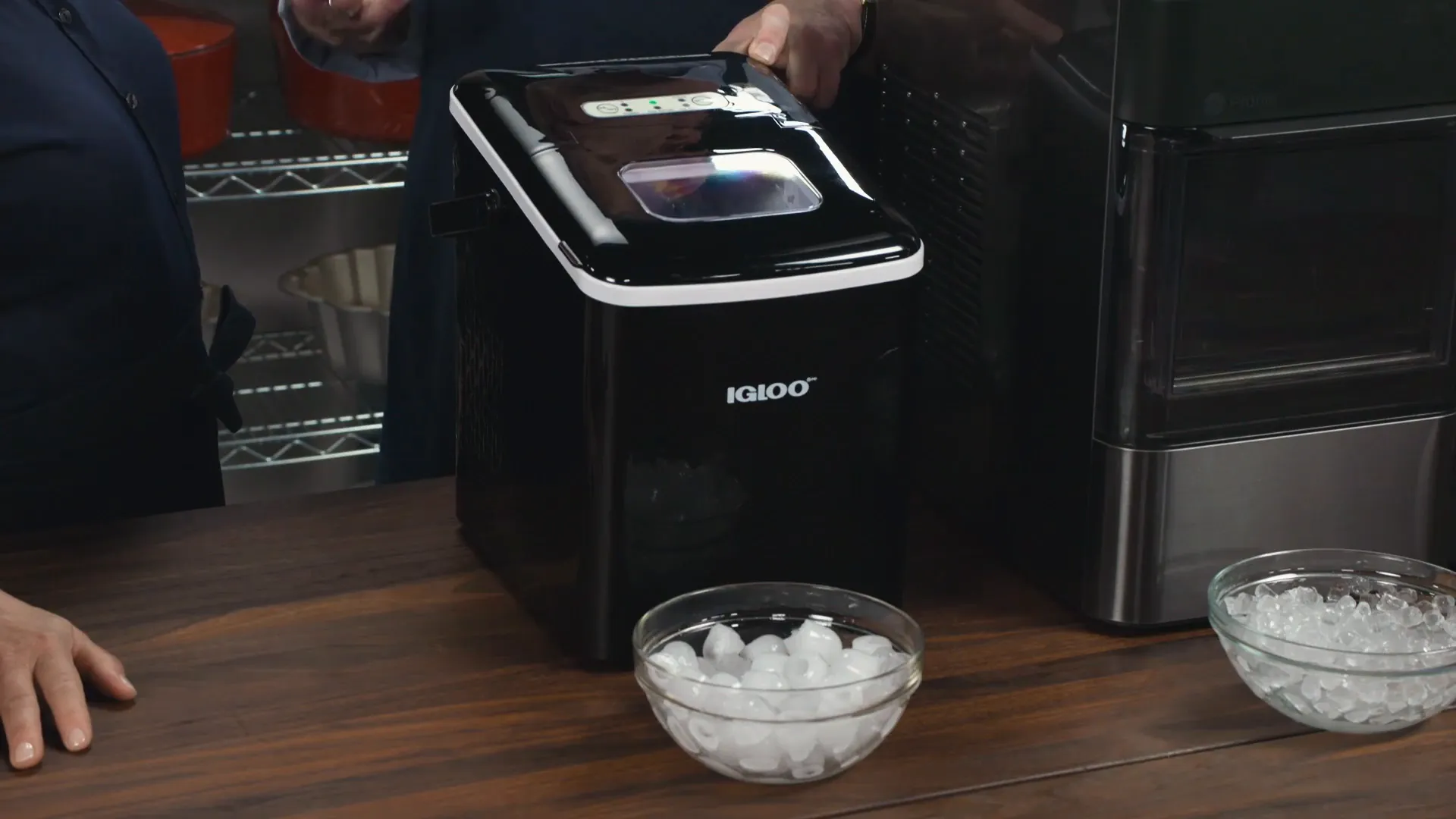 Igloo Premium Self Cleaning Countertop Ice Maker on countertop