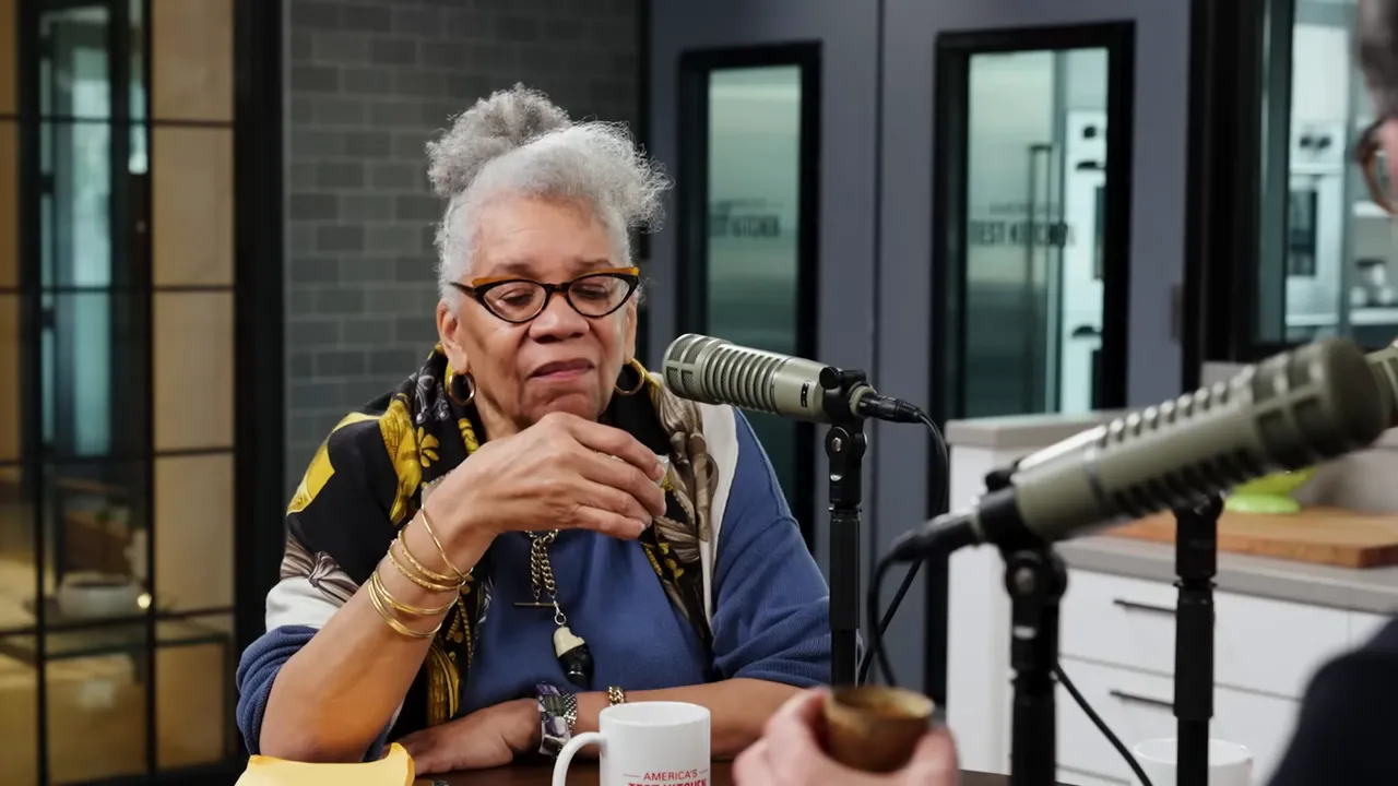 Pouring high-mountain oolong tea