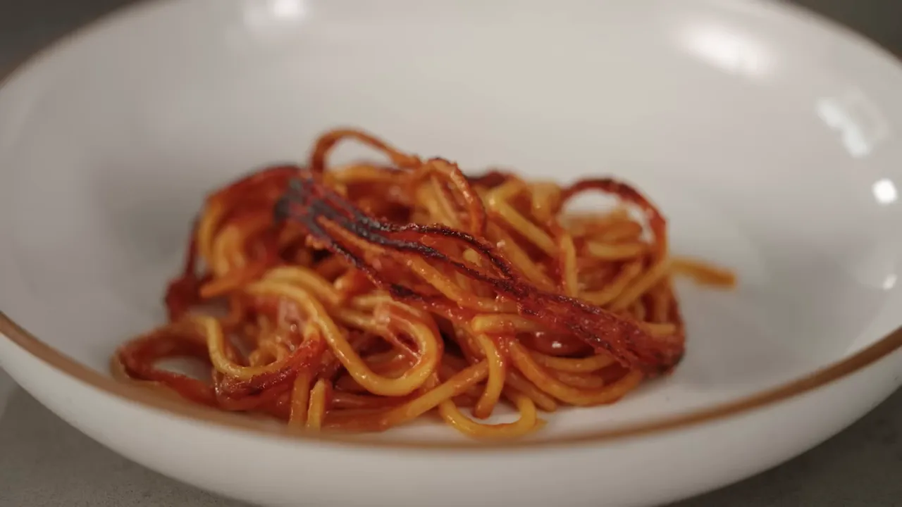 Finished bowl of Spaghetti All’Assassina with crispy charred strands