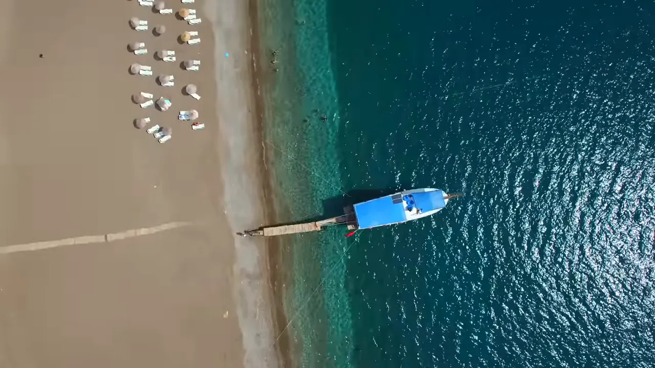 Olympos iskele ve plaj kuşbakışı, turkuaz deniz ve kumsal