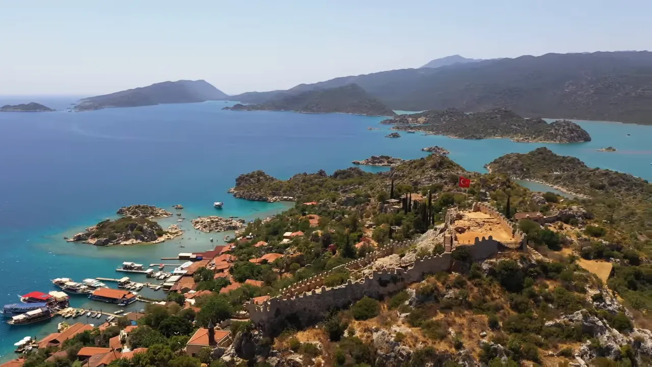 Kekova turkuaz koylar ve sur kalıntıları havadan görünüm