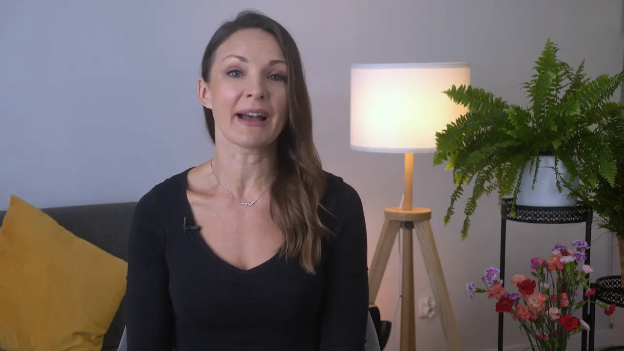 Presenter explaining to get DTCM permit before listing a short-term rental in Dubai