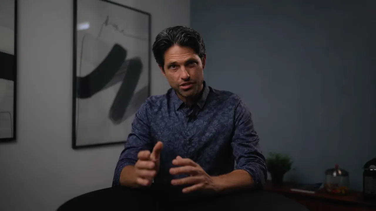 Presenter addressing the camera in a studio while explaining practical steps for Turkey citizenship by investment.