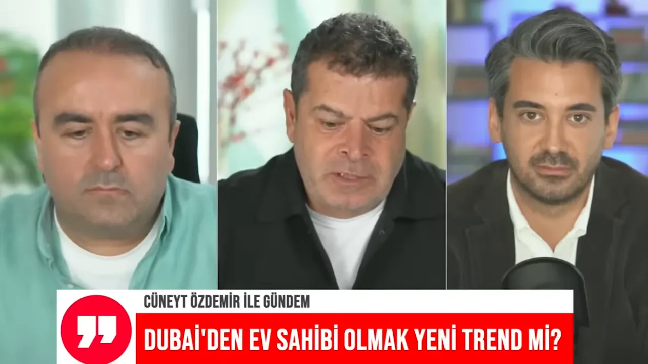&Uuml;&ccedil; konuşmacının bulunduğu canlı yayın ekranı; altta kırmızı bantta 'Dubai'den ev sahibi olmak yeni trend mi?' başlığı yer alıyor.