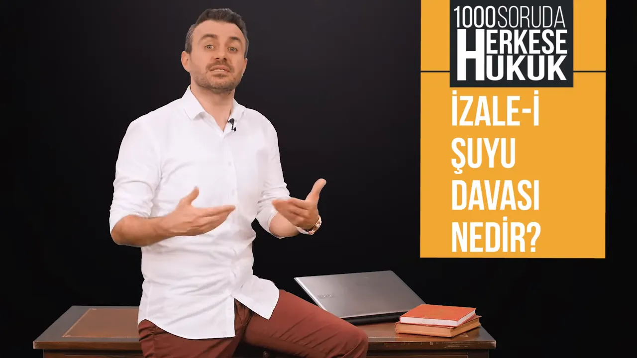 Sunucu masada oturuyor, dizüstü bilgisayar ve defterler görünür; sağda 'İzale-i Şuyu Davası Nedir?' başlığı.