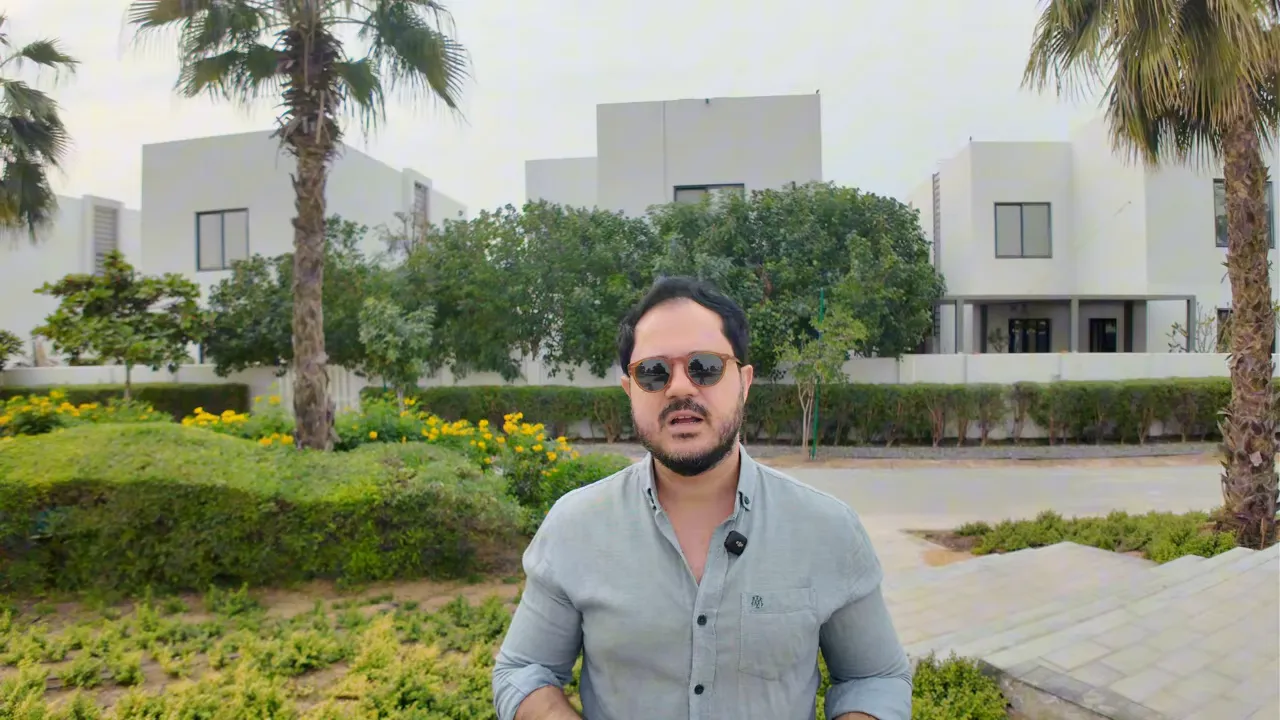 Dubai&rsquo;de konuşmacı, ofis ve Ejari zorunluluğunu anlatan saha g&ouml;rseli