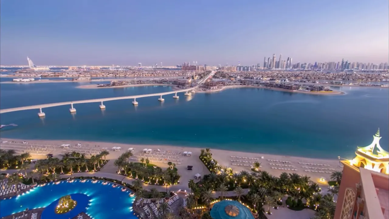 Palm Jumeirah Atlantis The Palm manzarası, deniz kenarı ve lag&uuml;n