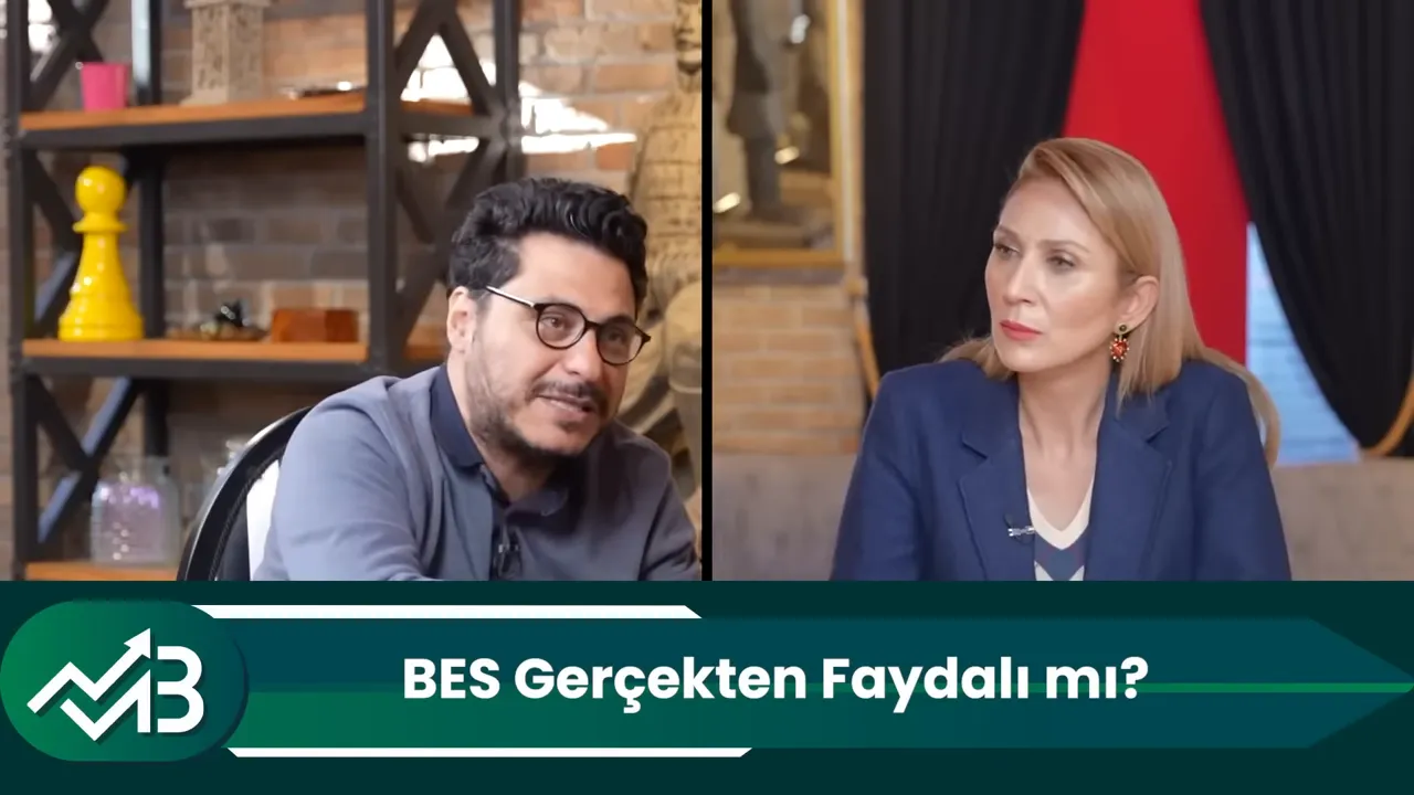 İyi aydınlatılmış stüdyo görüntüsü, iki konuşmacı ve 'BES Gerçekten Faydalı mı?' alt bantı