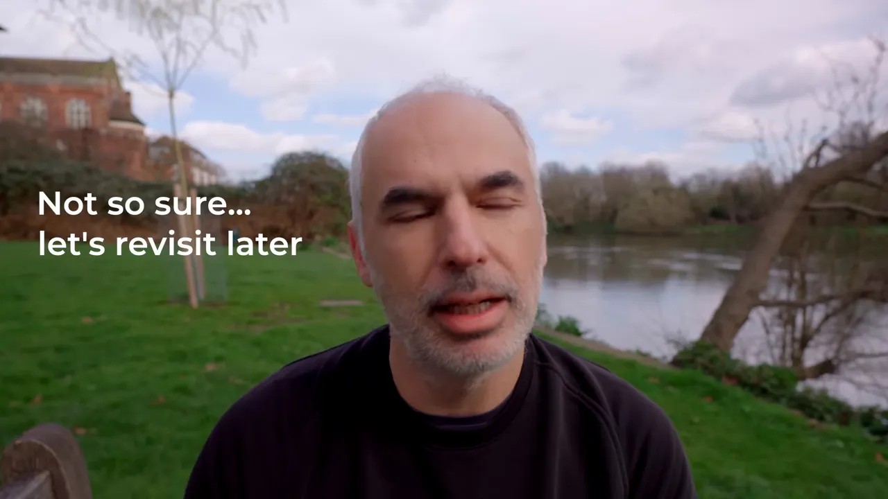 Yazı bindirmeli parkta konuşan kişi: &ldquo;Not so sure&hellip; let&rsquo;s revisit later&rdquo;