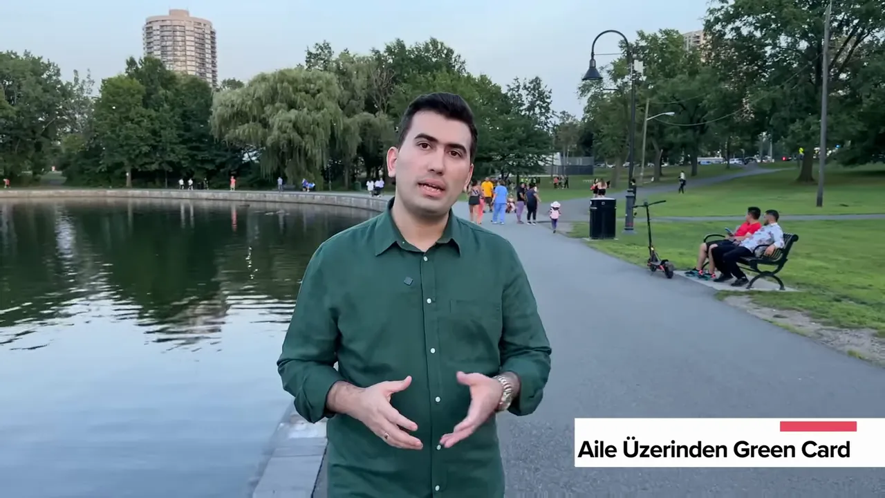 Parkta konuşan kişi, altta 'Aile &Uuml;zerinden Green Card' başlığıyla