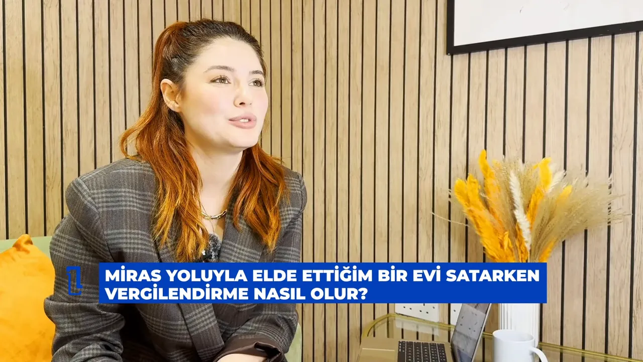 Net ve y&uuml;ksek kaliteli ekran g&ouml;r&uuml;nt&uuml;s&uuml;: konuşmacı ve okunaklı alt başlık 'Miras yoluyla elde ettiğim bir evi satarken vergilendirme nasıl olur?'