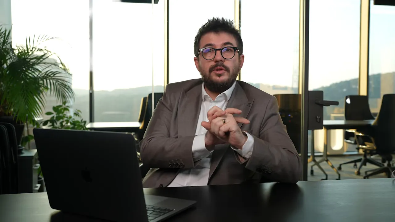 Dubai Marina&rsquo;da Airbnb fiyatlarında lokasyonun etkisini anlatan kişi