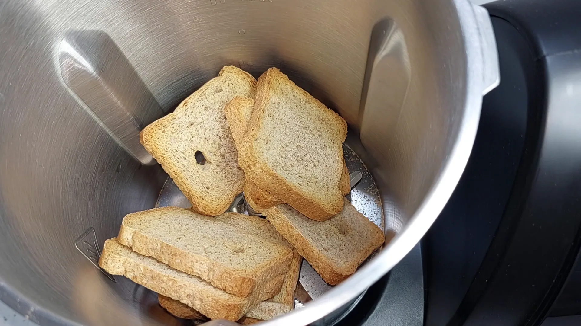 Preparación del pan rallado