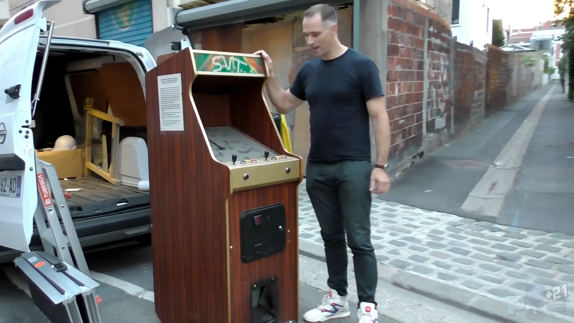Nouvelle borne d'arcade dans son jus, poussiéreuse mais complète