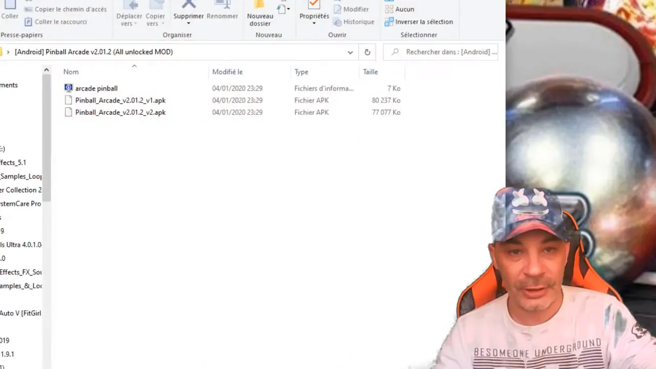 Fenêtre montrant les fichiers Pinball_Arcade_v2.01.2_v1.apk et Pinball_Arcade_v2.01.2_v2.apk prêts à être copiés