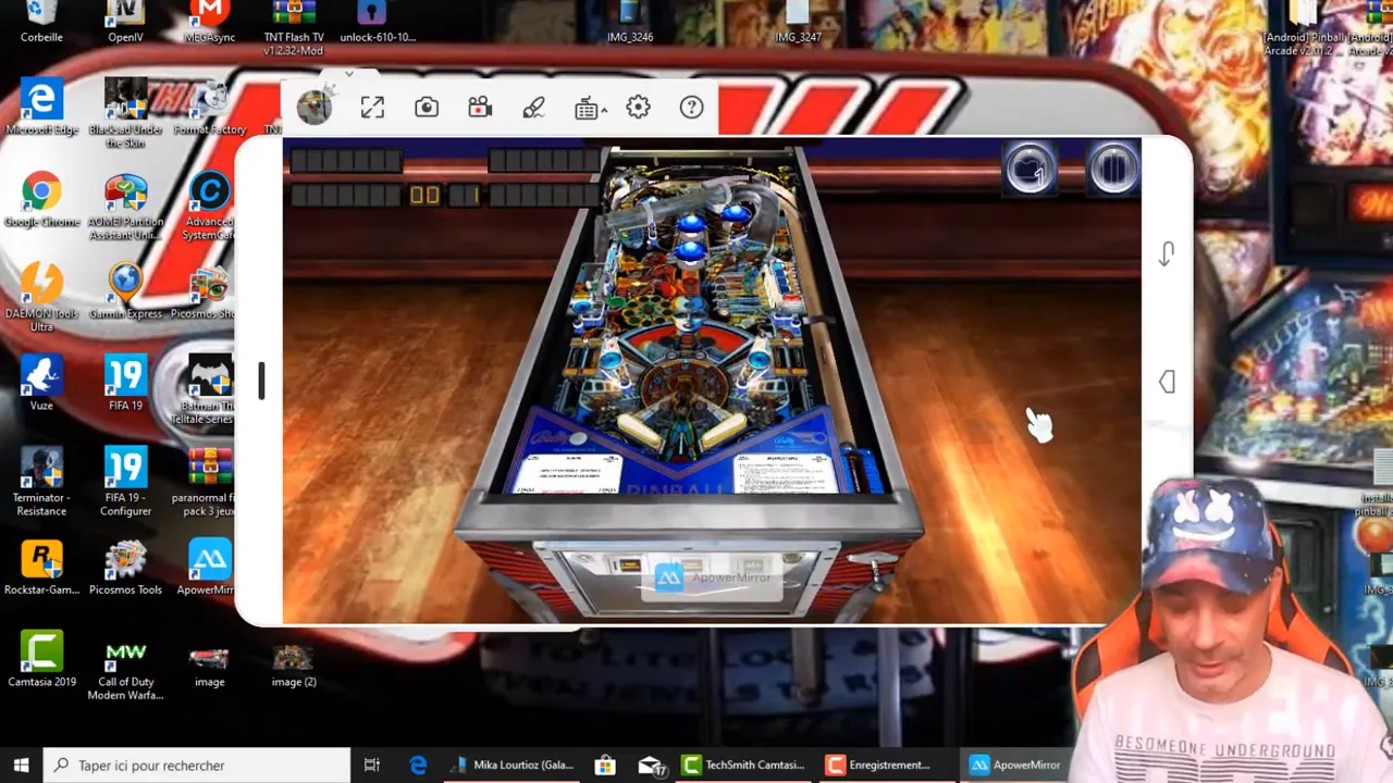 Plateau de flipper affiché en plein écran dans l'application Pinball Arcade sur une tablette Android