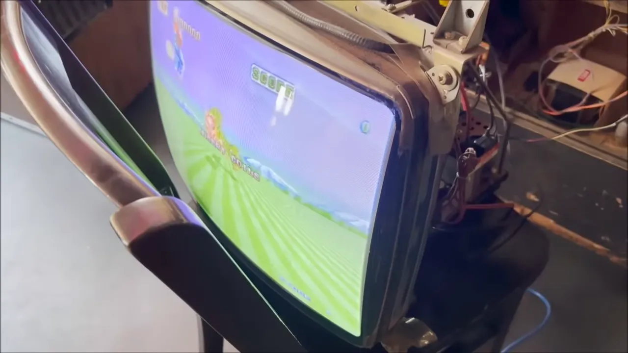 Écran cathodique montrant une image Space Harrier déformée pendant le diagnostic